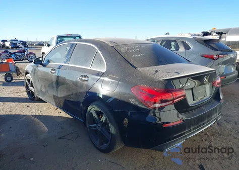 2020 Mercedes-Benz A 220 z USA, uszkodzony, nr VIN W1K3G4EB2LW047290